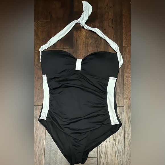 Niptuck Other - NIPTUCK One Piece Halter Black White Contrast One Piece LUX Swimsuit Size 12 NWT
